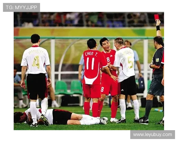 替补席红牌判罚规则详解：何时算正式罚下球员？